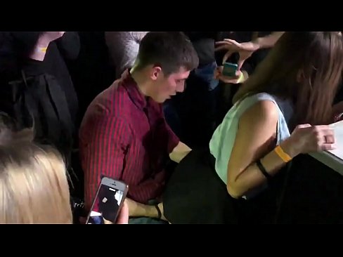 ❤️ Sessu reale in una discoteca russa. Una ragazza russa di 18 anni in l'anu è a vagina scopata in una discoteca ❤❌ Video sessu à co.eviewporn-com.ru ❤